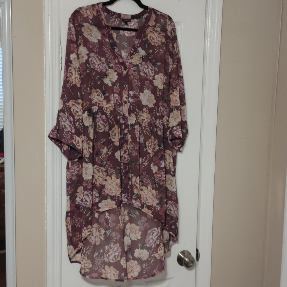 Sheer hi low blouse size 2 Torrid